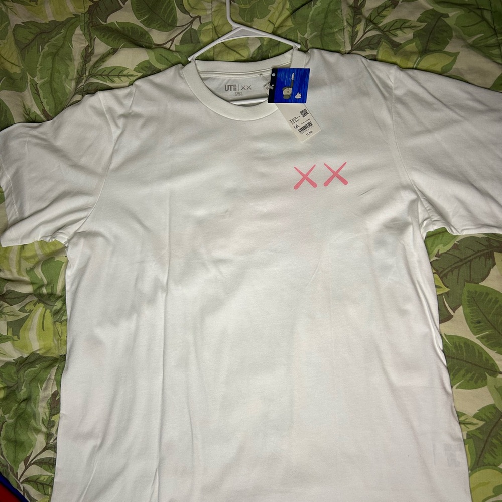 Kaws pink elephant white tee xl new